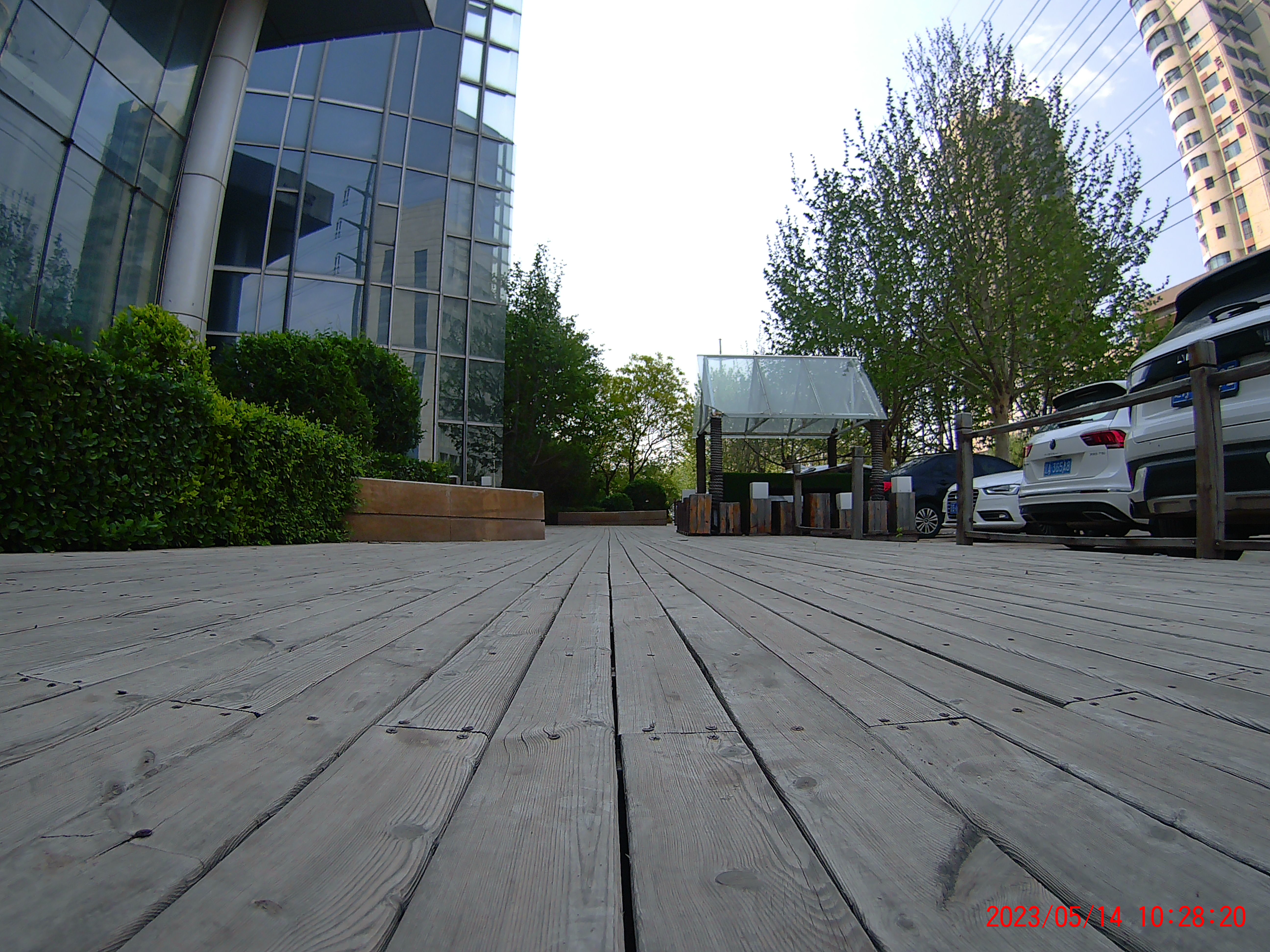 别的牌子，肯定是要单独大赚一笔，SJCAM：白送！