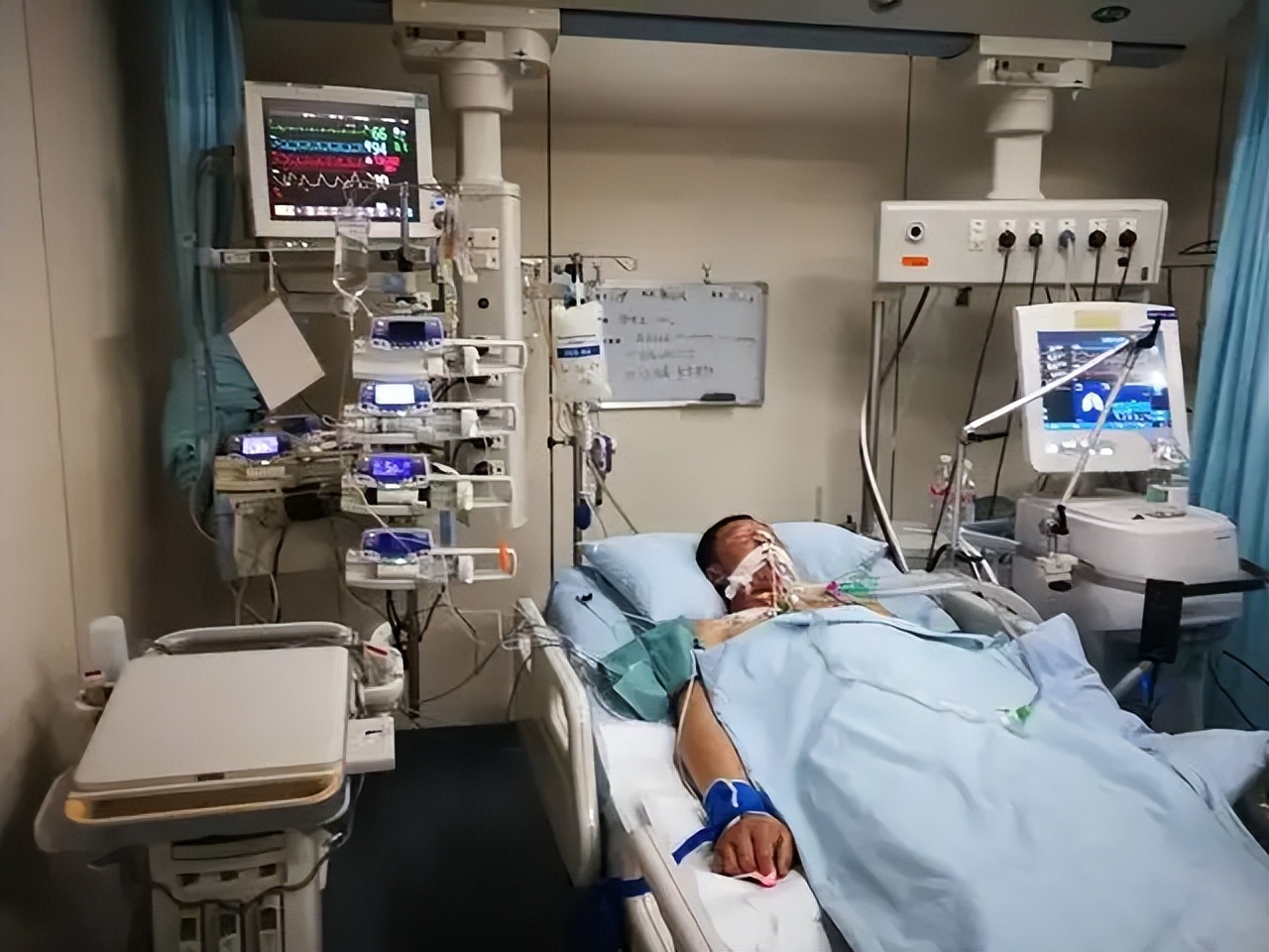 老人突然肚子疼确诊胰腺炎,小伙胰腺炎腹痛难忍