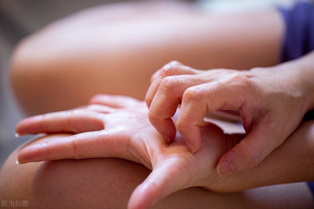 红霉素软膏可以涂眼部吗,红霉素软膏涂眼睛的副作用