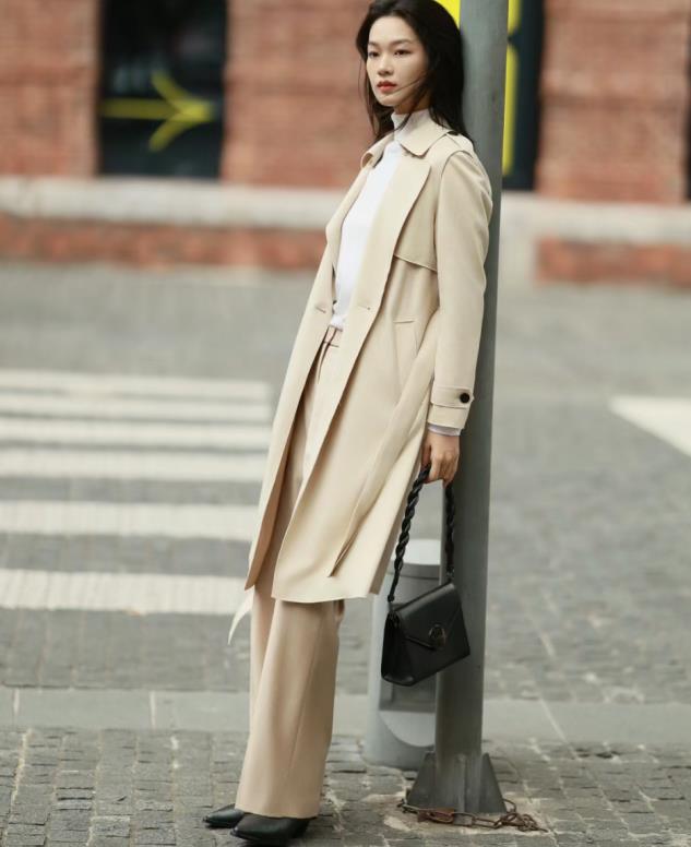 被深圳女子穿搭惊艳到了,最潮的牛仔裤阔腿裤女生