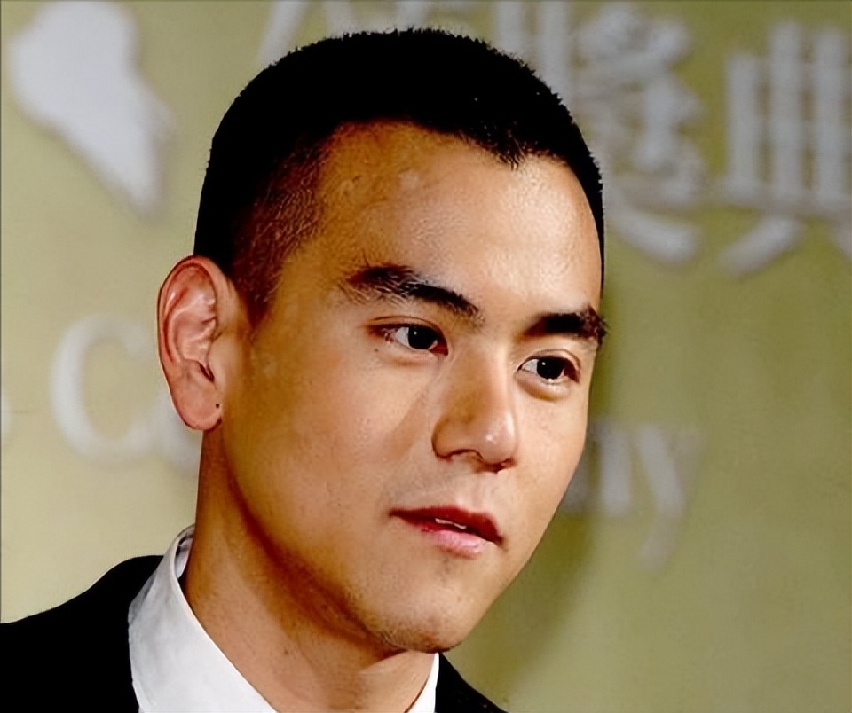 男生发际线秃,男生发际线秃适合剪什么头发