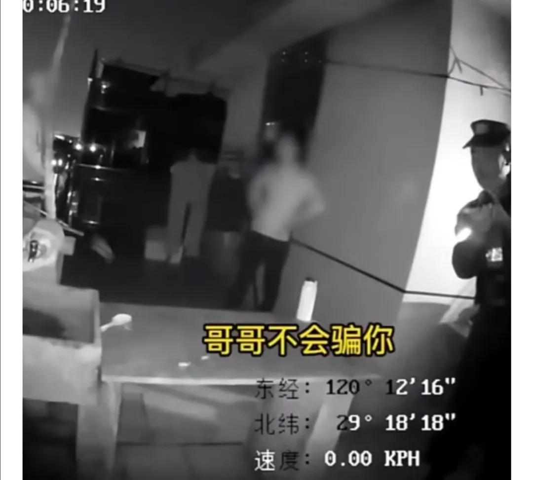 真•特警！特事特办，靠游戏解救欲跳楼少年