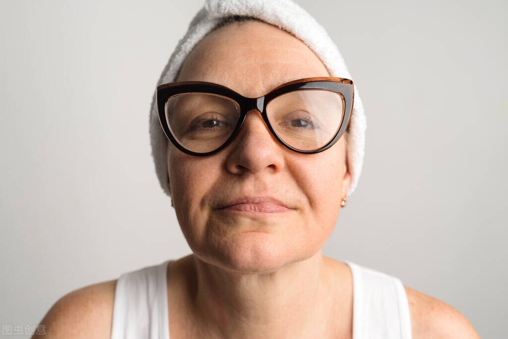 美容护肤去眼袋最有效的方法,老年人的眼袋去掉小妙招