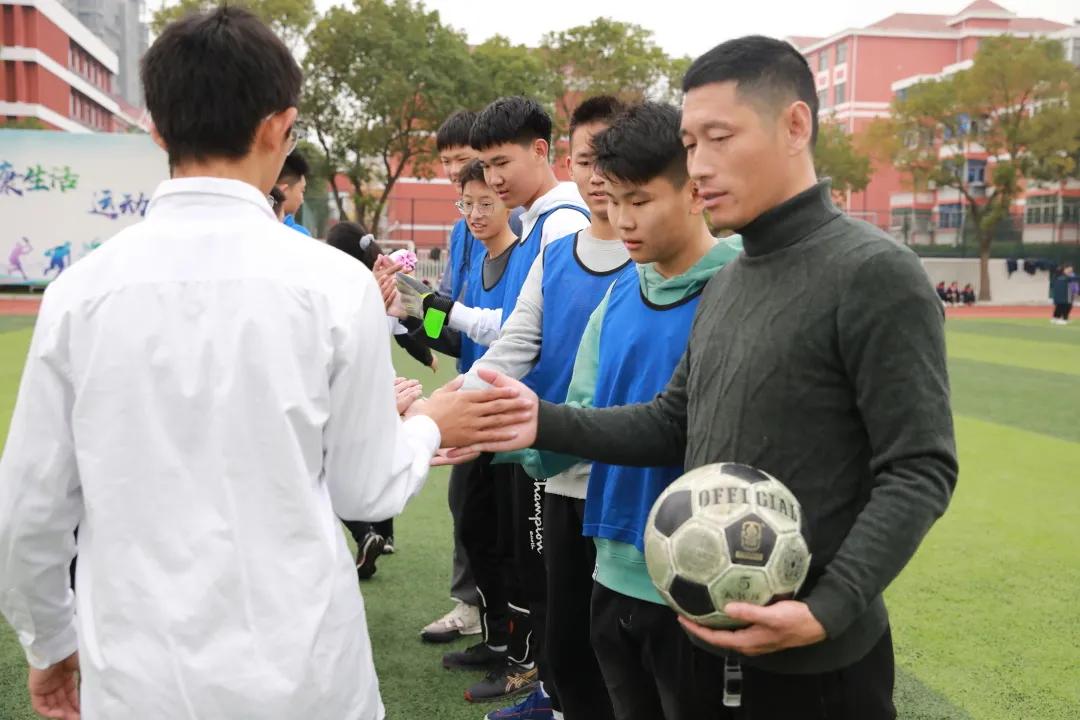 鐖辫繍鍔ㄦ墠鍋ュ悍鍥剧墖,杩愬姩寮哄仴浣撻瓌灞曠幇闈掓槬椋庨噰