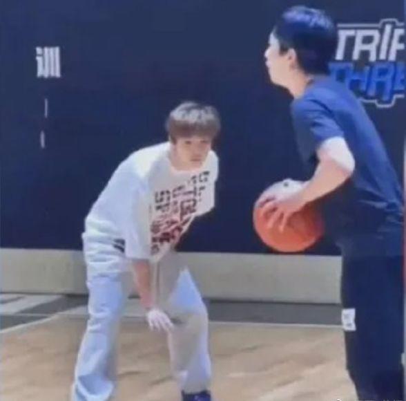 邓超和鹿晗现场,鹿晗邓超撒贝宁打篮球