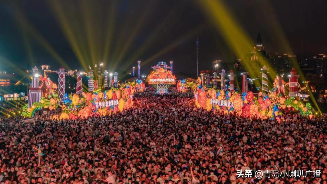 坐着青岛地铁一号线游青岛