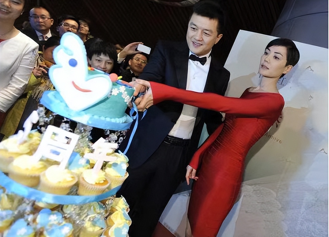 王菲最后为何还是选择了谢霆锋,王菲谢霆锋的坎坷十年经历