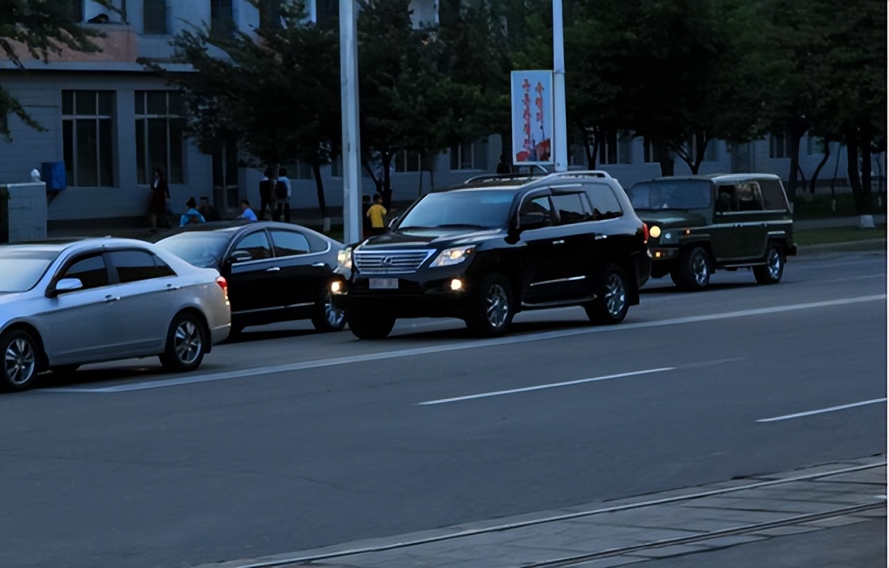 中国“买菜车”，来到朝鲜后摇身一变成豪车，满大街“豪横”味道