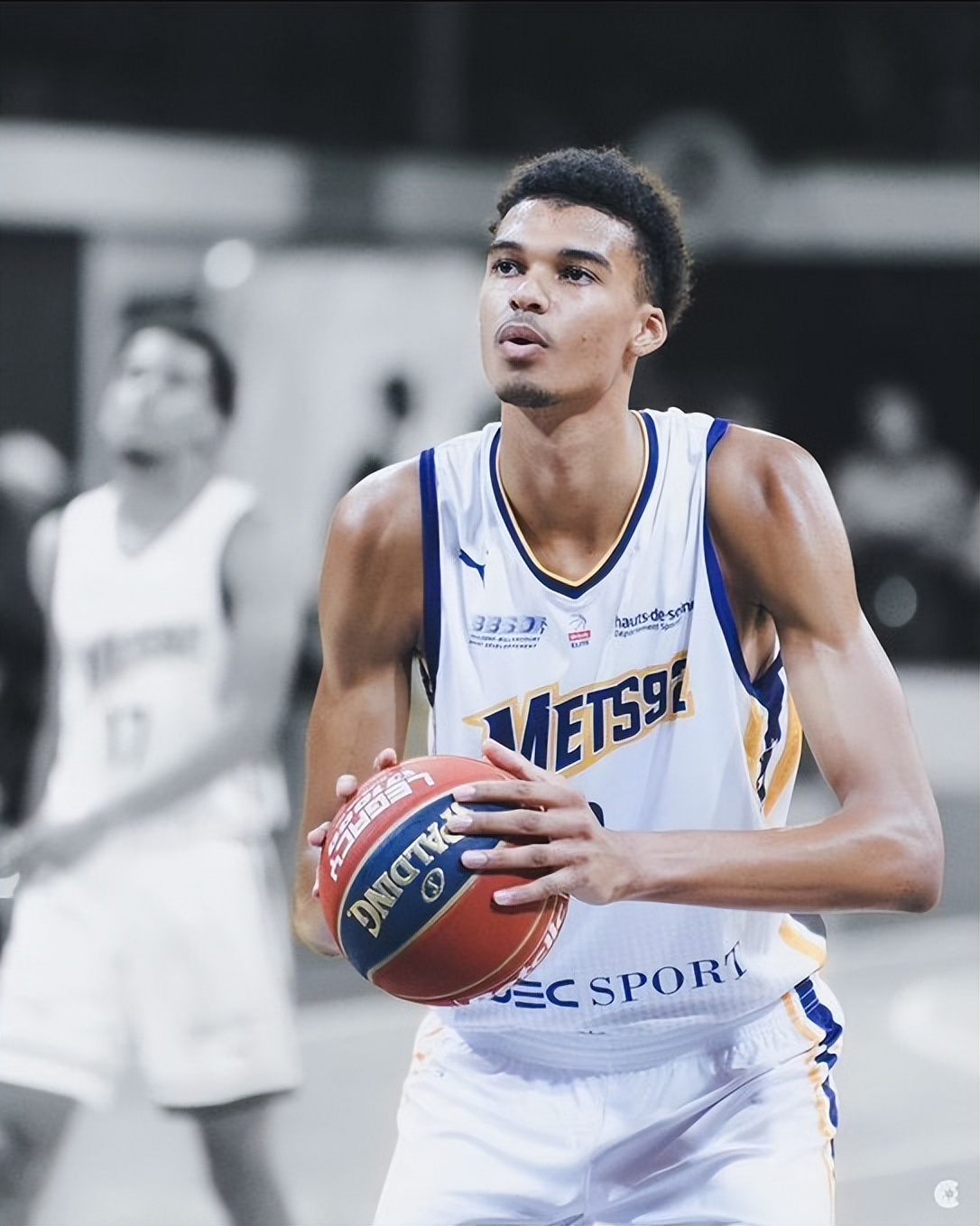 站帽对手太狠！文班亚马34+5+4打爆以超冠军美媒：他是作弊码