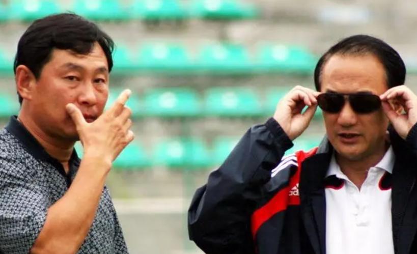 “早睡”的李铁，“睡不着”的陈戌源，站不起来的中国足球