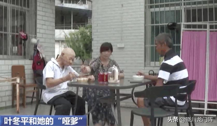 夫妻无父无母开大排档意外生意红火一天一位老人抱来一样东西