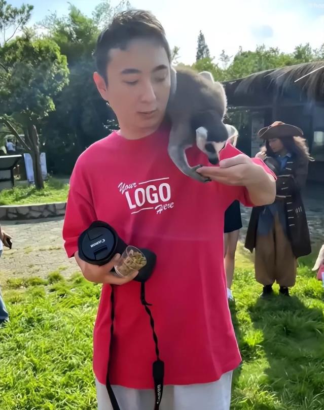 王思聪打麻将图,王思聪扑克牌