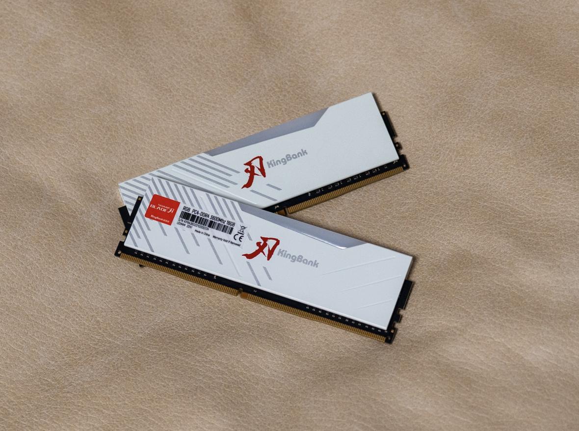 平民法拉利再升级，金百达刃3600CJRRGB内存测评