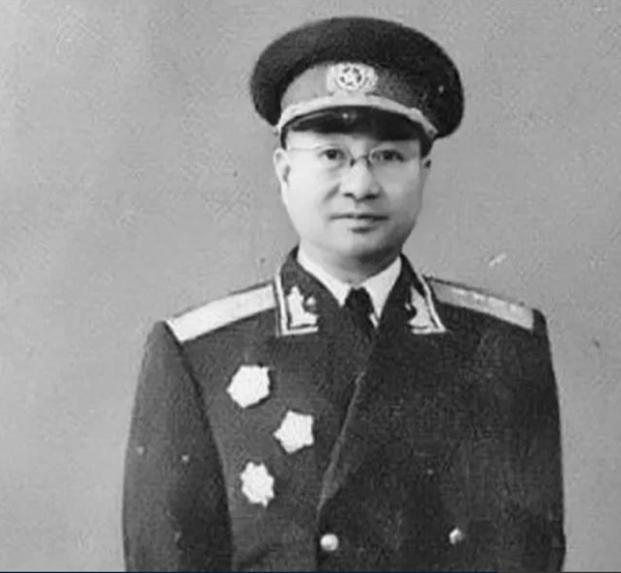 2010年傅涯逝世，立遗嘱表示不跟陈赓合葬：让他跟王根英在一起吧