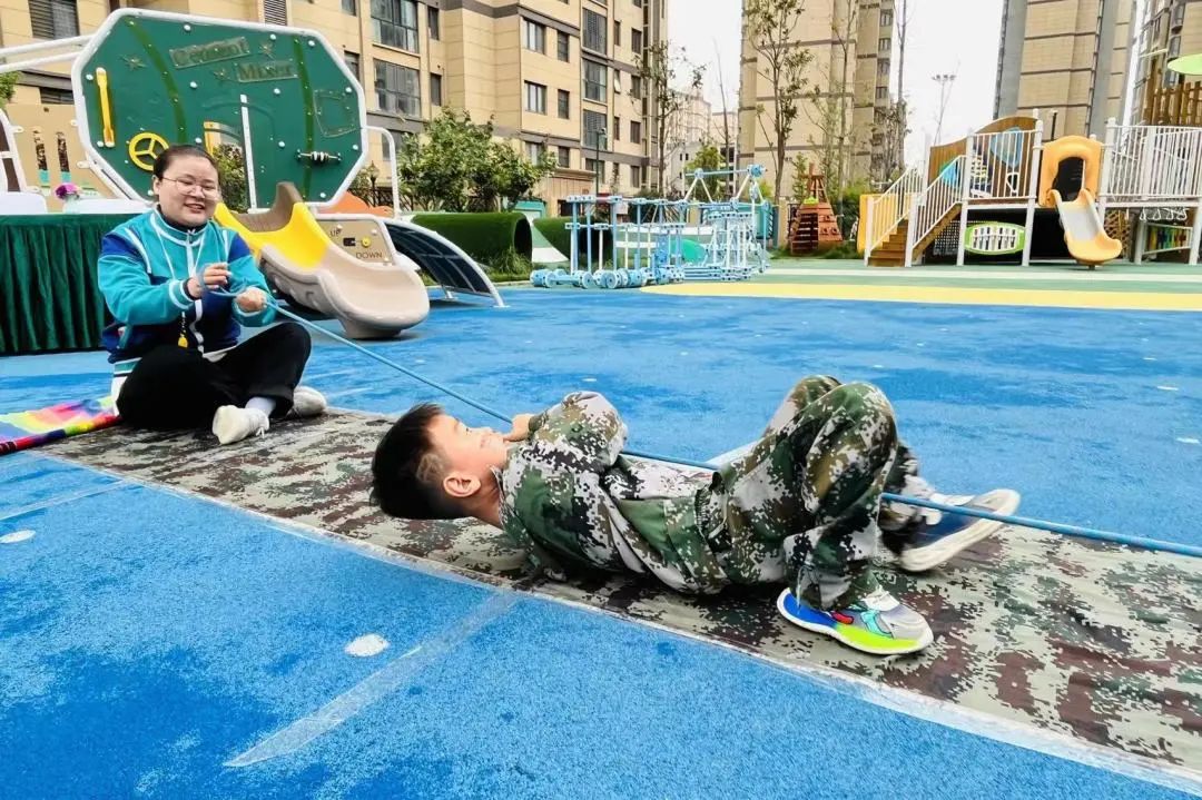 童心系国防共筑强军梦—郑东新区龙翔第四幼儿园春季亲子运动会