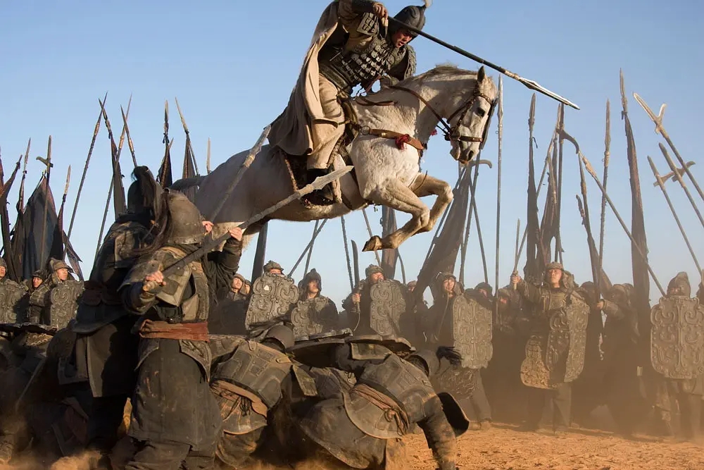 把马推下悬崖、炸死功勋犬，为了所谓的艺术，他们什么都干的出来