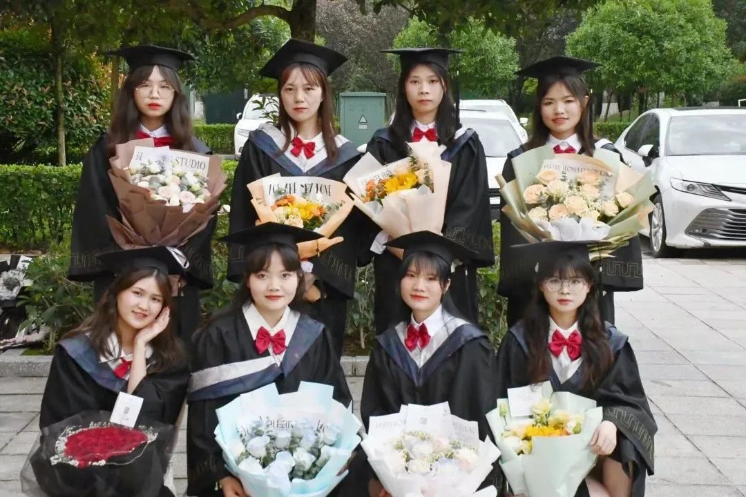 先来一波毕业照,第一张毕业照和最后一张毕业照