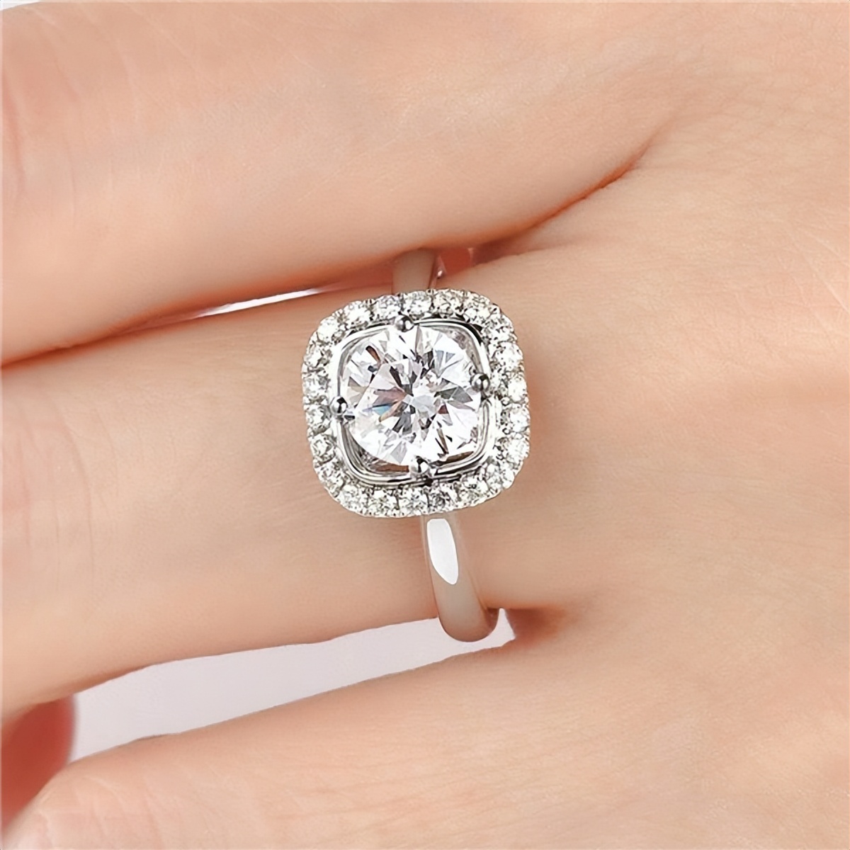 金盈丰珠宝让您拥有一个独一无二的珠宝选择