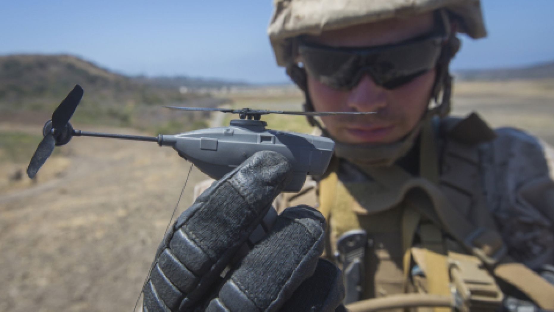 “黑蜂”微型侦察无人机,黑蜂无人机视频大全