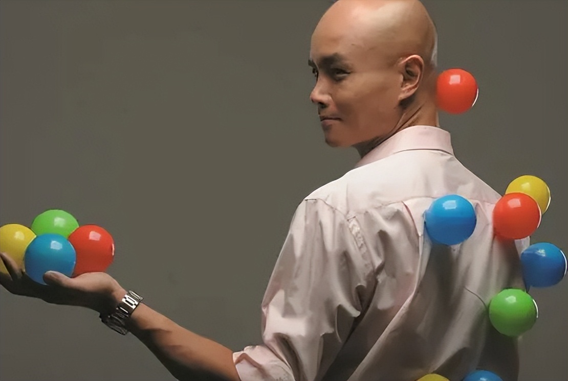 48岁主持人乐嘉现状：移居美国住豪宅、开豪车，过着奢侈的生活！