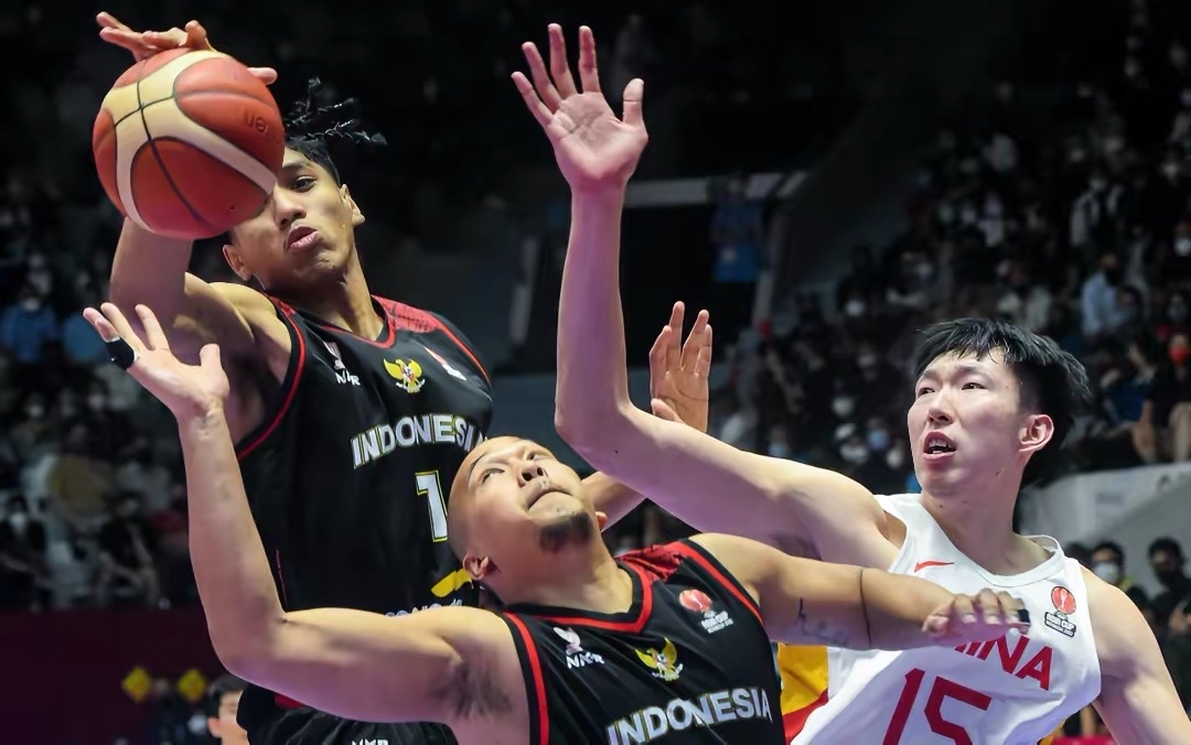 明天国家队的三场比赛，足球两场篮球一场，央视会直播吗