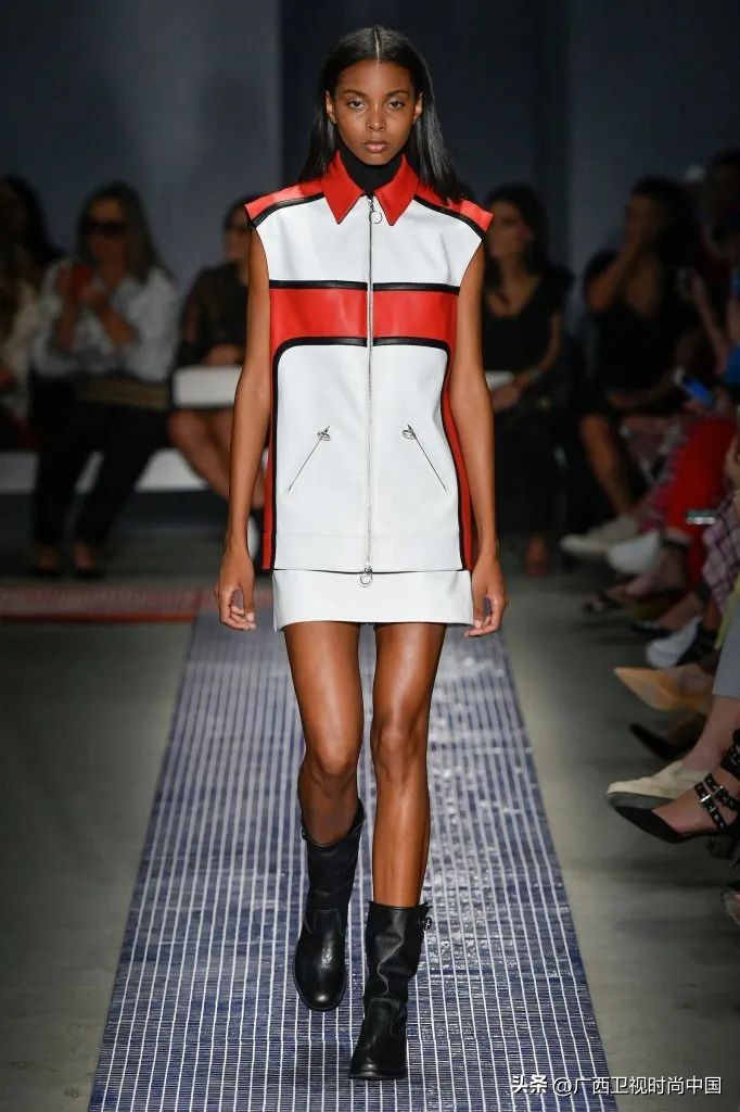 2019春款机车皮衣搭配图,小个子秋冬机车皮衣穿搭