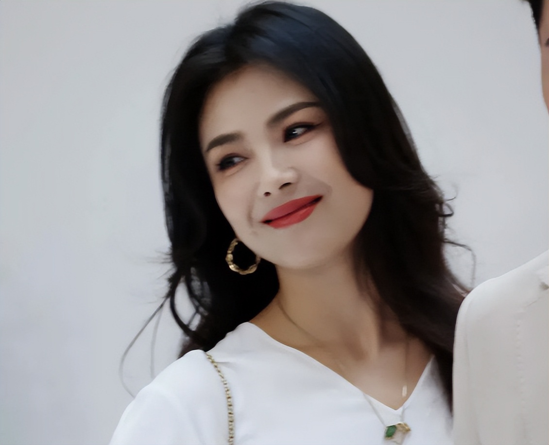 44岁刘涛变得越来越年轻了,43岁刘涛容颜耐看