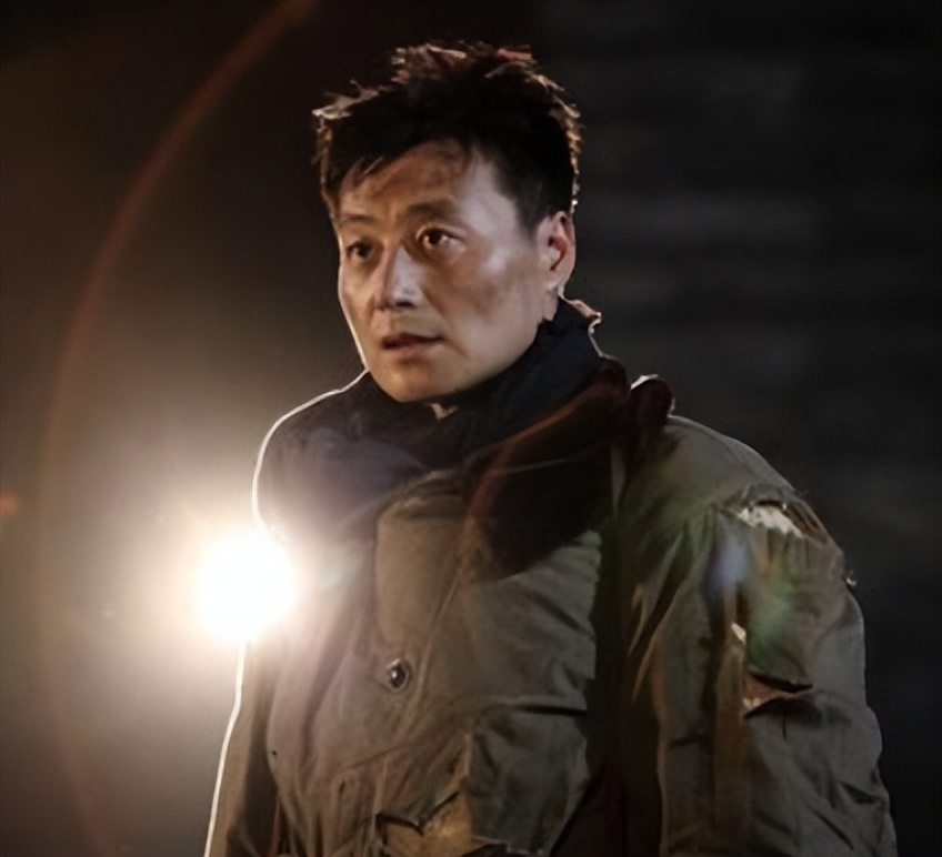 他9块钱娶了老婆住9平米的地下室7年,成名后也坚决不*妻换**