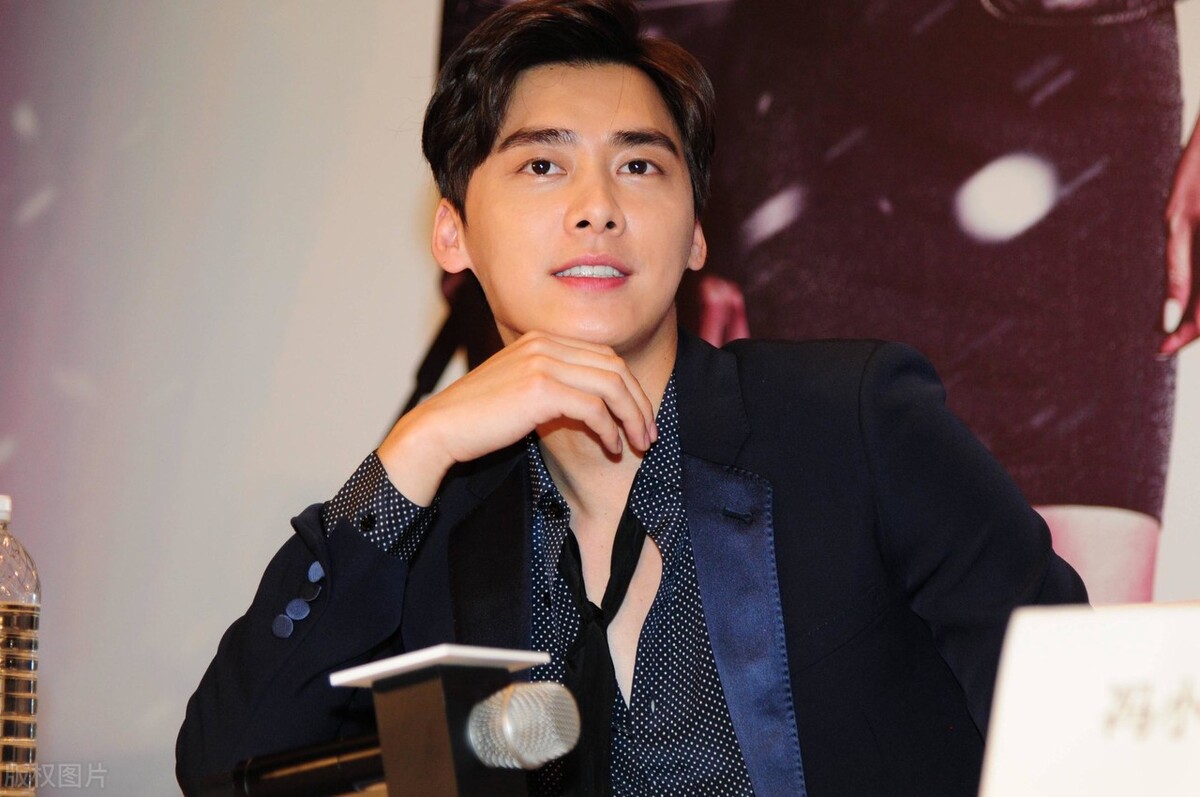 李易峰卷腹视频挑战,李易峰c罗任意球有多难