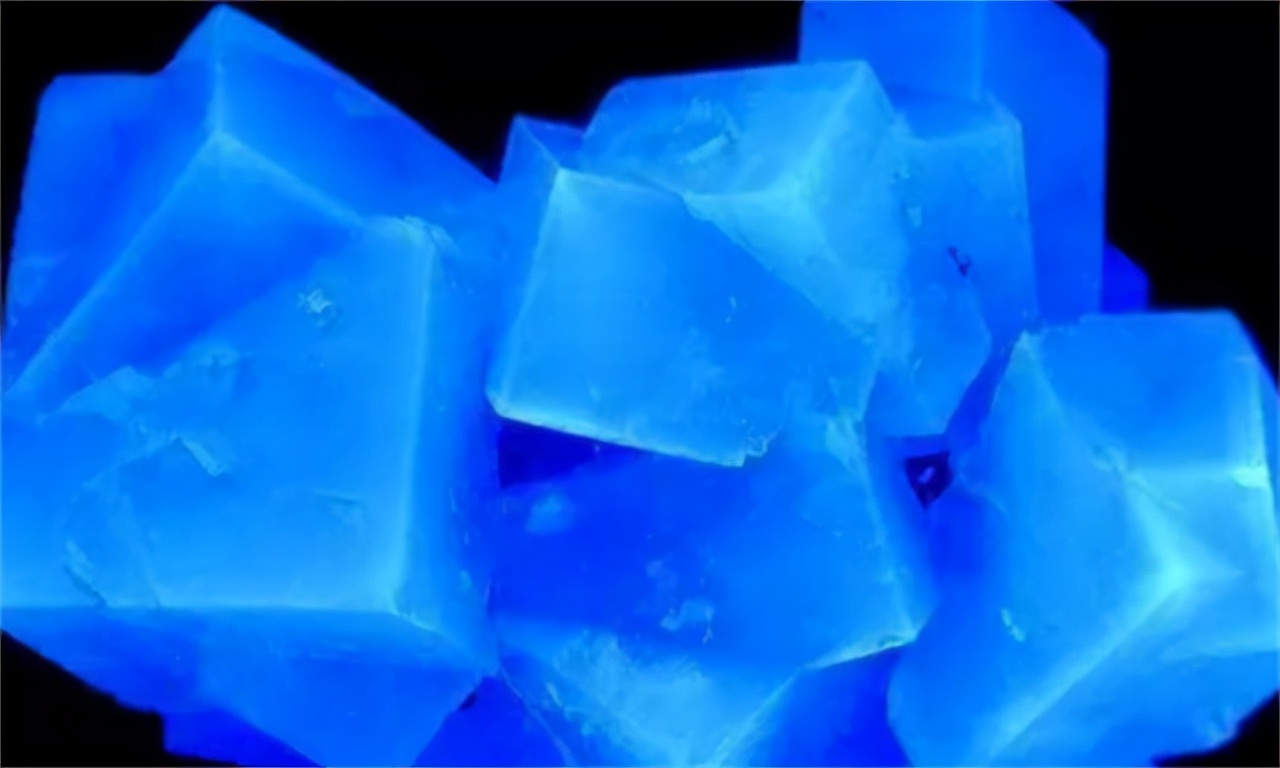 男子跋涉千里挖出6吨重夜明珠,男子挖出直径一米的夜明珠