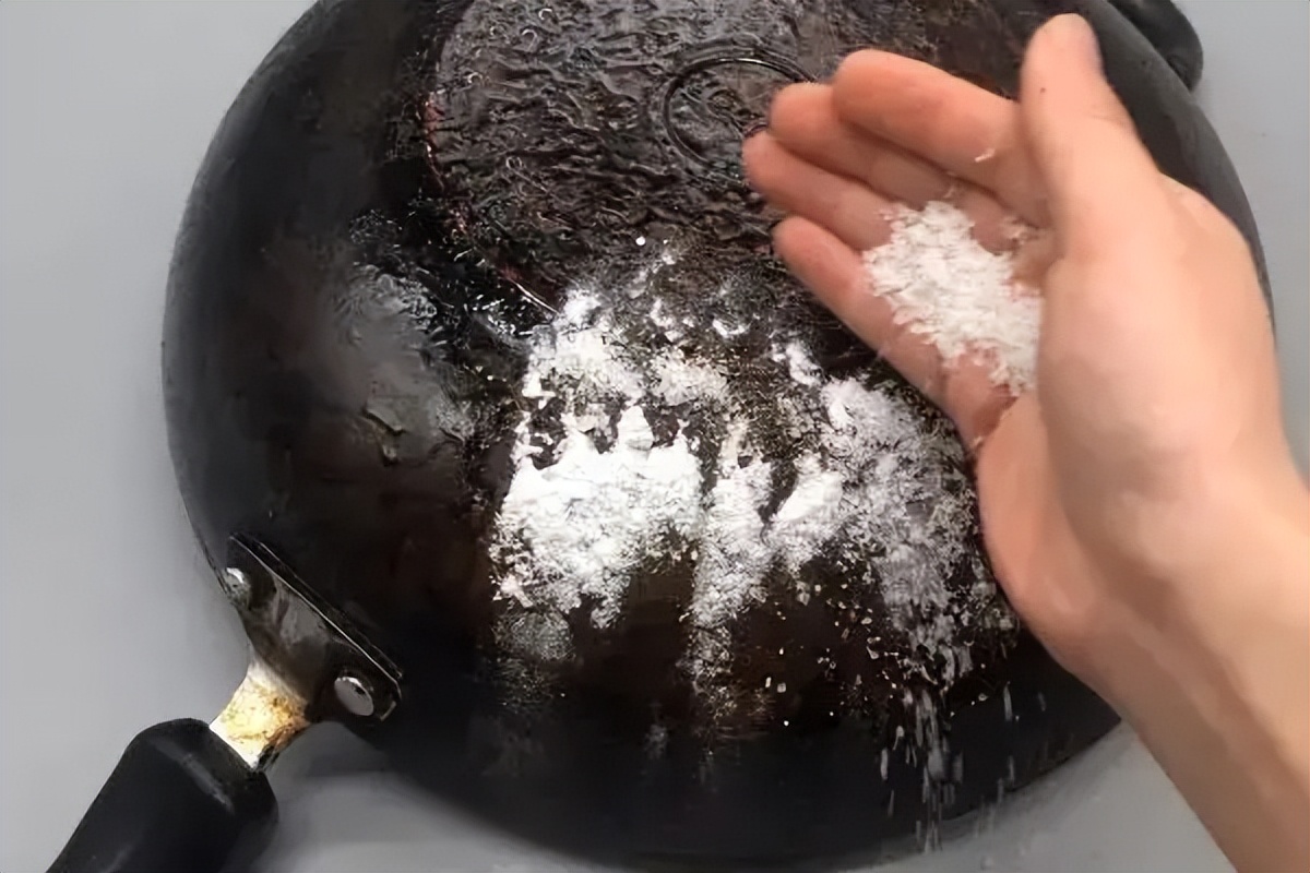 家里锅底黑垢难清除有什么好办法,不锈钢锅怎么清洗锅底污渍