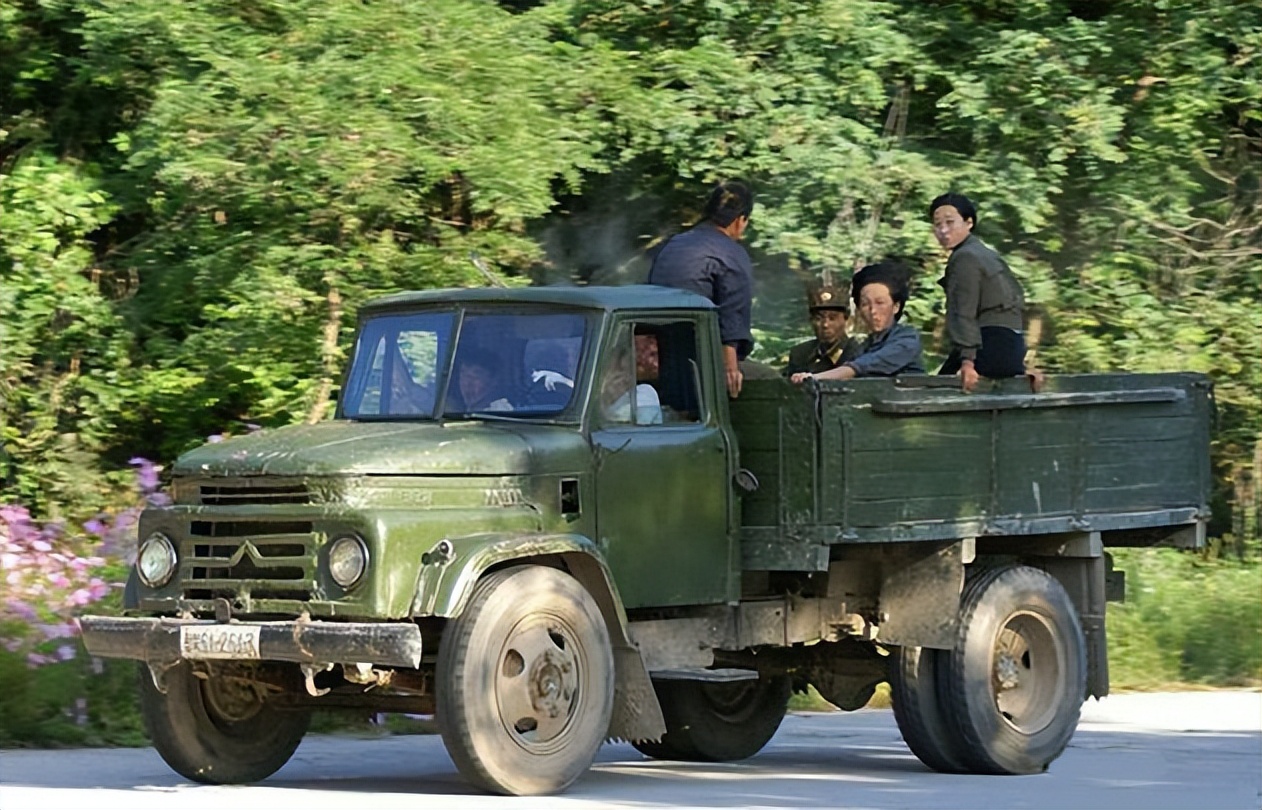 朝鲜街头的车辆趣闻,朝鲜目前大街上的轿车