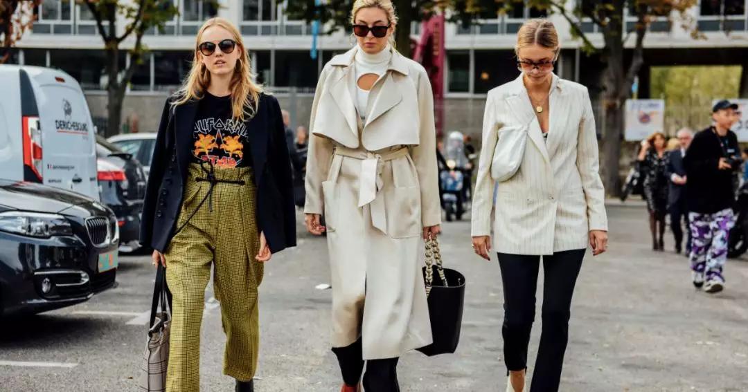 怎么洗发黄的羽绒衫,白色羽绒服洗了会发黄怎么回事