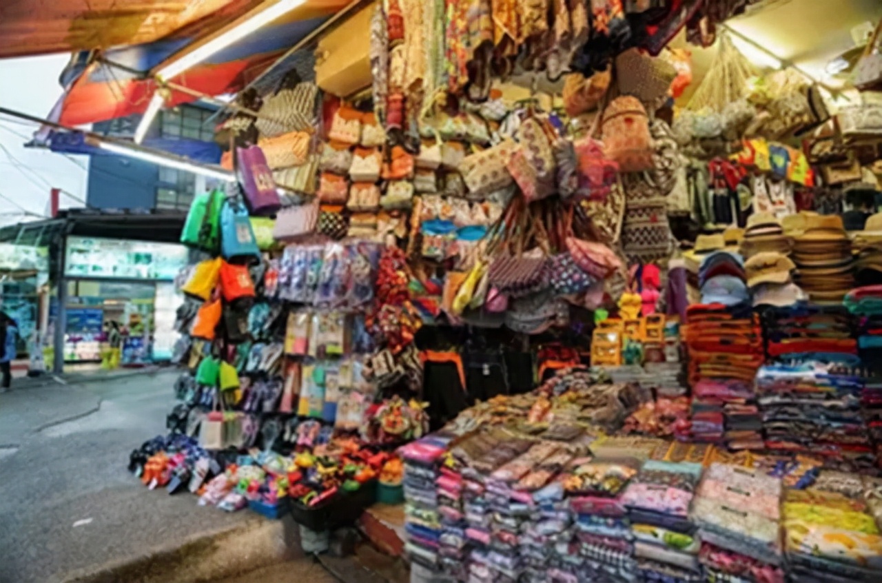 上海小伙成墨西哥毒枭,却未向中国贩毒,密室中成捆美钞垒成高台