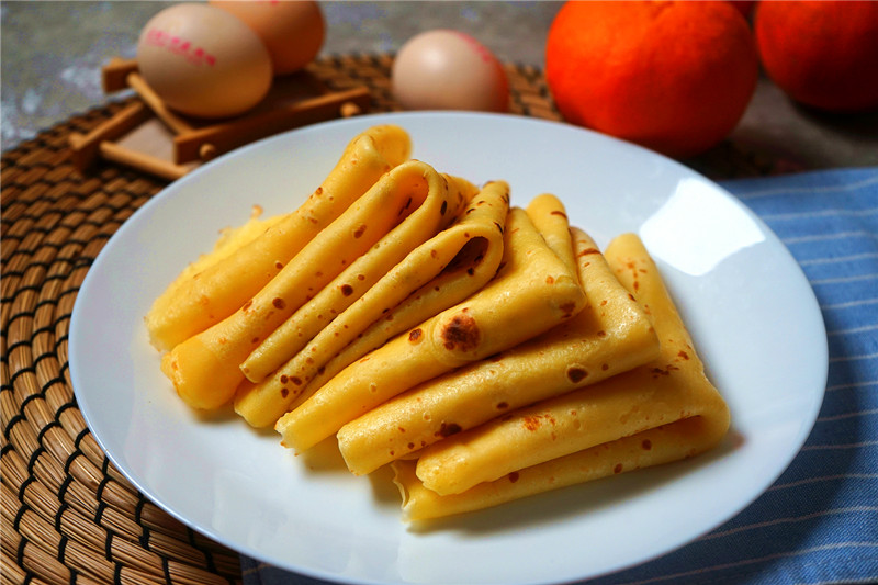 两个鸡蛋一根葱做的鸡蛋饼,两个鸡蛋一碗面粉怎么做好吃