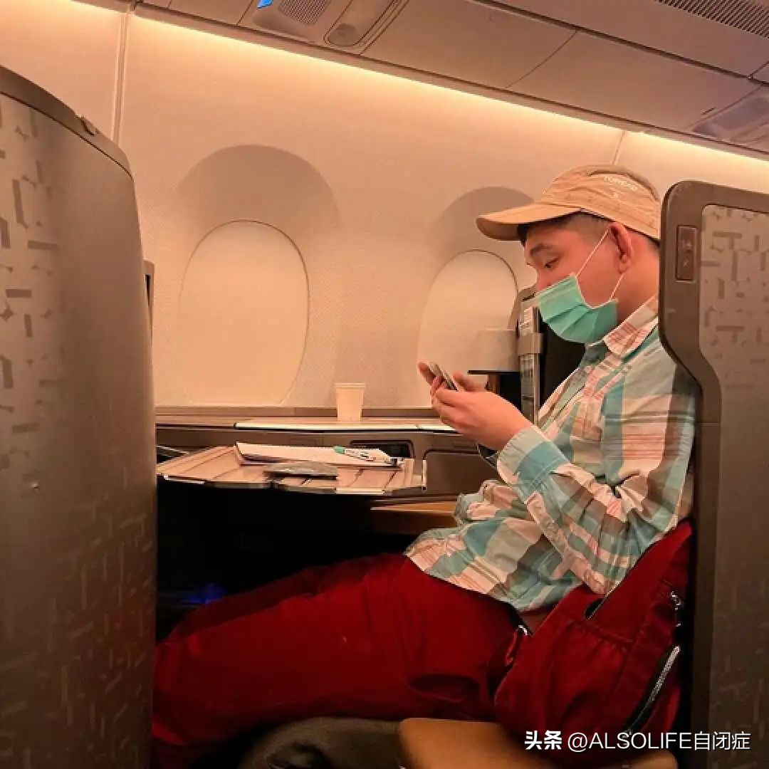 因自闭症弟弟成为语言治疗师，姐姐分享干预知识做网红博主