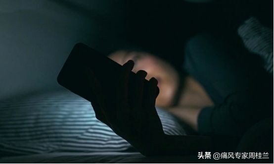 发现尿酸升高吃什么菜,发现尿酸偏高多久复查