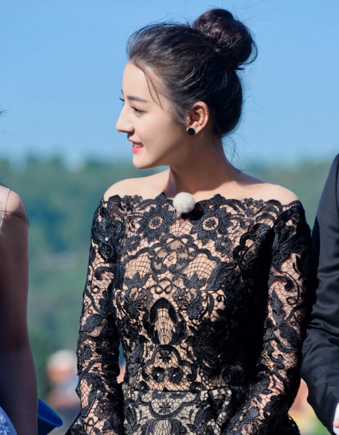 撕掉迪丽热巴的遮羞布，害怕穷人看见，又怕富人看不见，真绝了