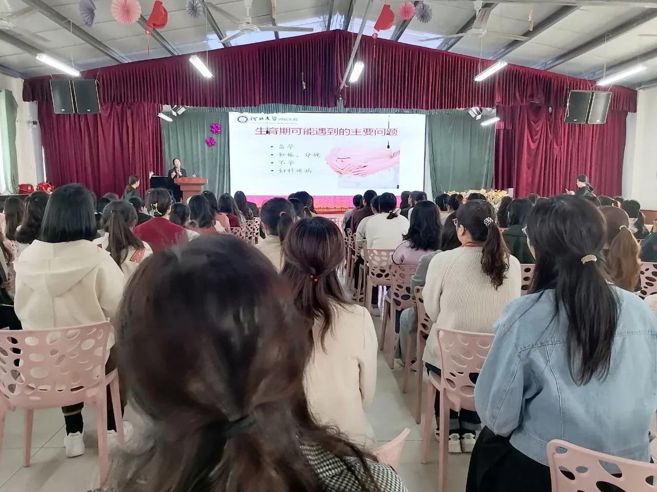 “保定责任”莲池区职工健康工程走进冀英中学开展女性健康宣讲