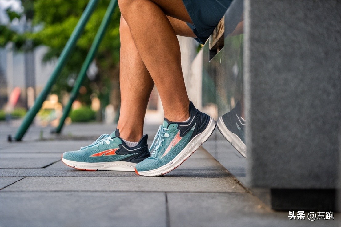 跑鞋科技的深度思考：没有碳板的跑鞋就过时落后了吗？