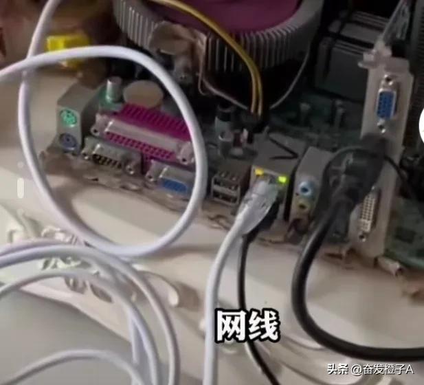 重庆小哥组装电脑,10岁男孩100块钱半年组装一台电脑