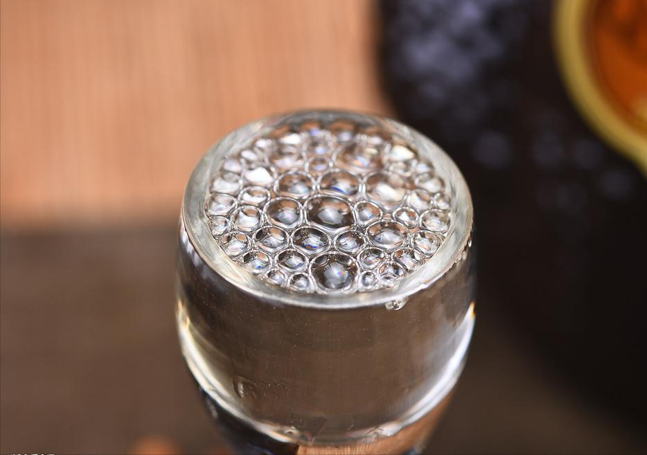 这4款白酒号称“烈酒之王”，味道浓烈，似火烧，一杯下肚就醉了