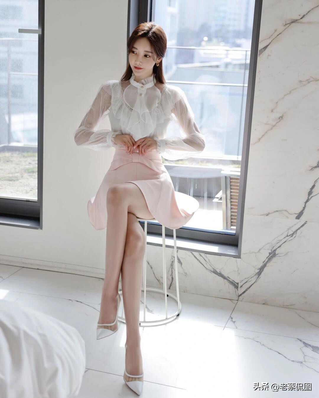 湖水的宁静写一段话100字左右,湖水的宁静和秋天的宁静写一段话