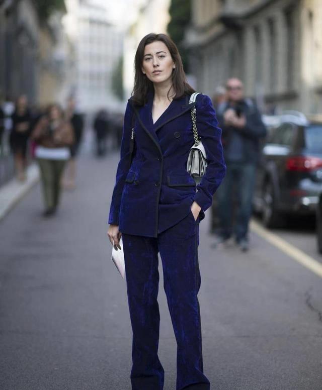 水桶包跟法棍包哪个更显气质,法棍包穿搭也太好看了吧