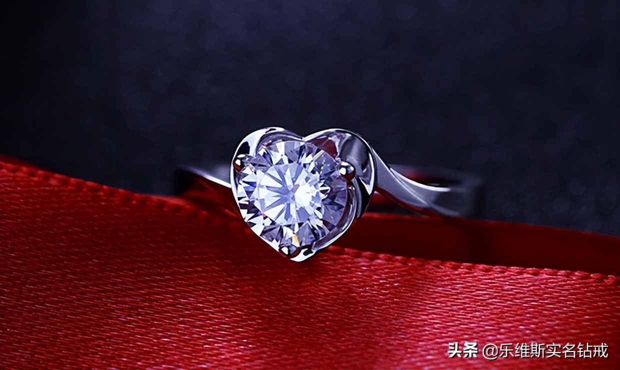 钻石戒指怎么看切工等级好坏,婚戒款式钻石大小注意事项