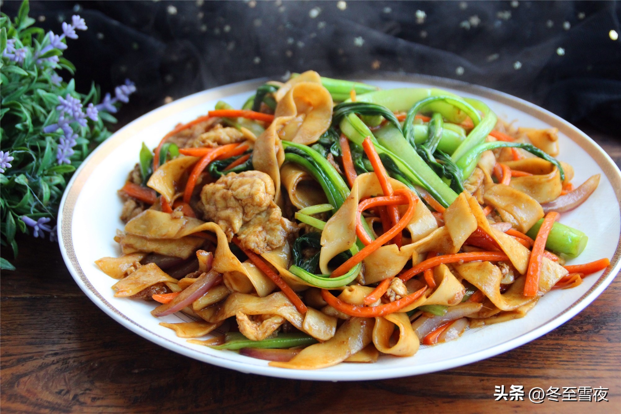 包菜炒面条最好吃的做法简单,番茄酱炒面条最好吃的做法简单