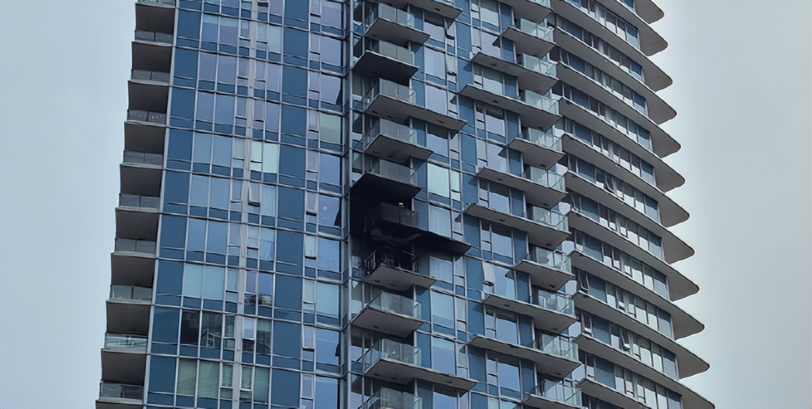 Metrotown连发三起袭击！垃圾箱惊现人尸温哥华商圈附近起火?!