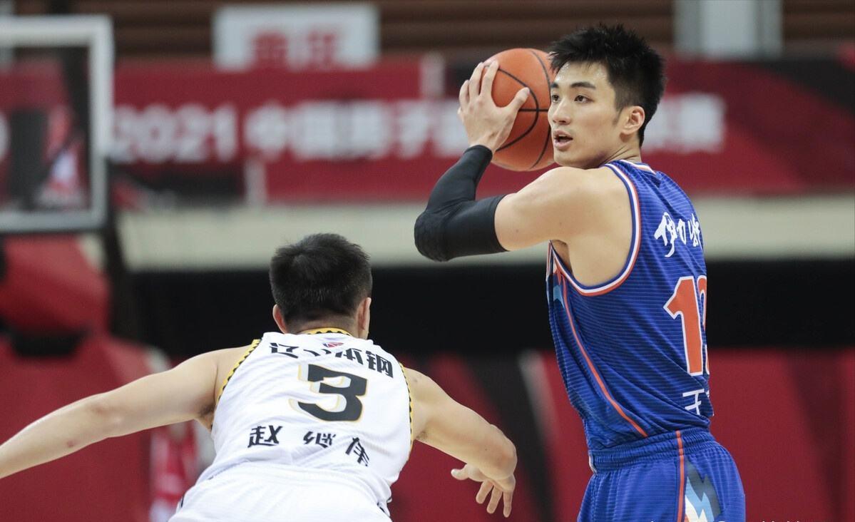 2021-2022赛季cba抢断王,2016-2017cba赵继伟绝杀