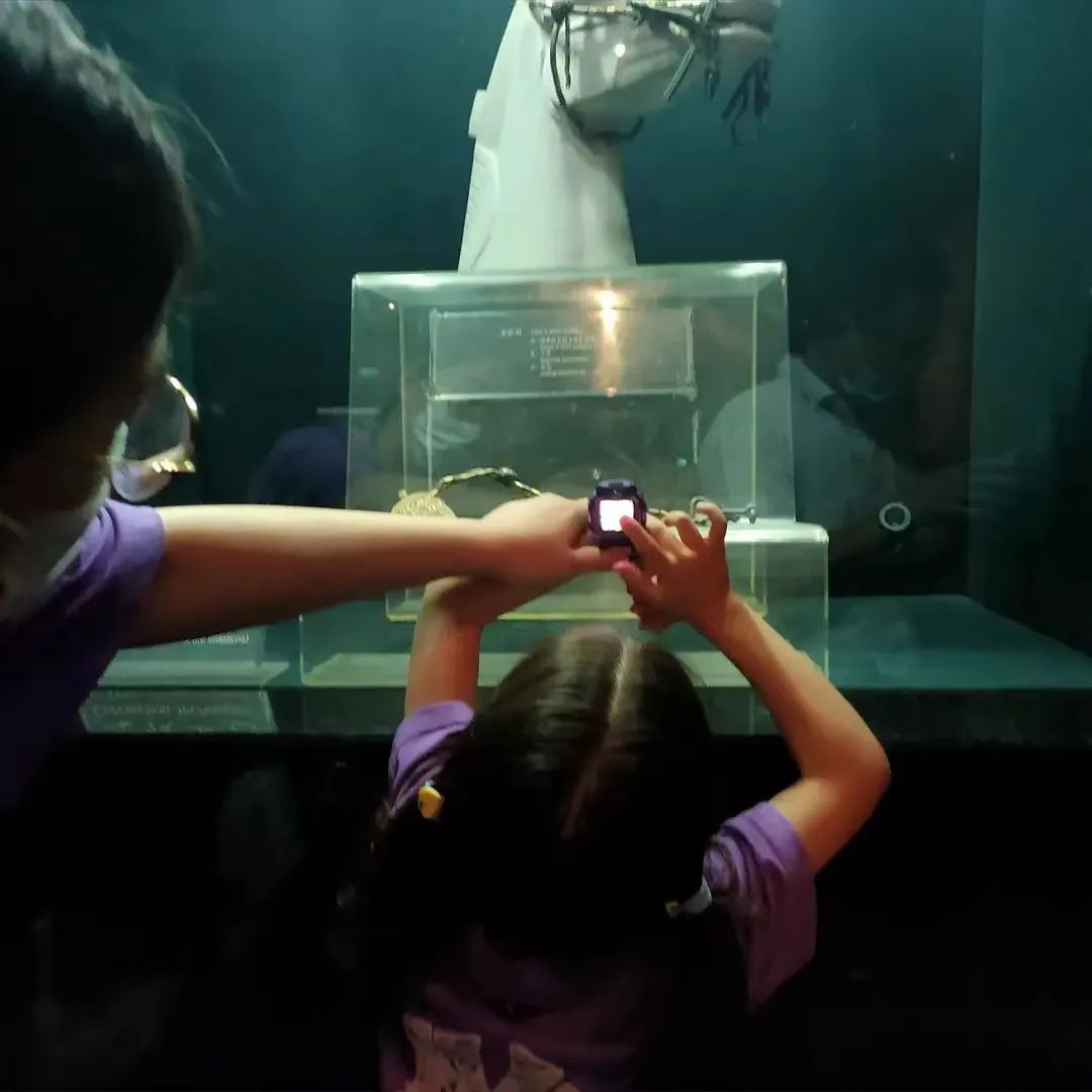 色情*力暴**,悄悄爬上孩子们的手表