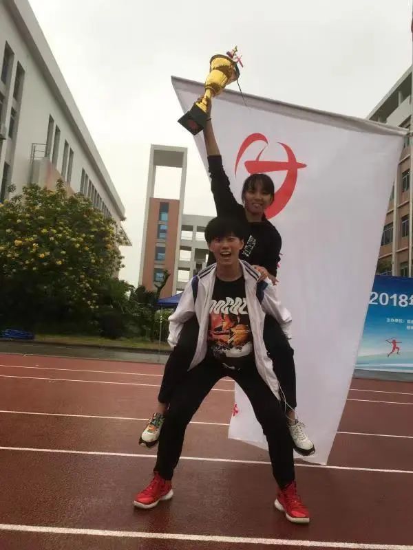 瓒崇悆濂冲鏍″洯,瓒崇悆濂冲鏍″洯瓒崇悆